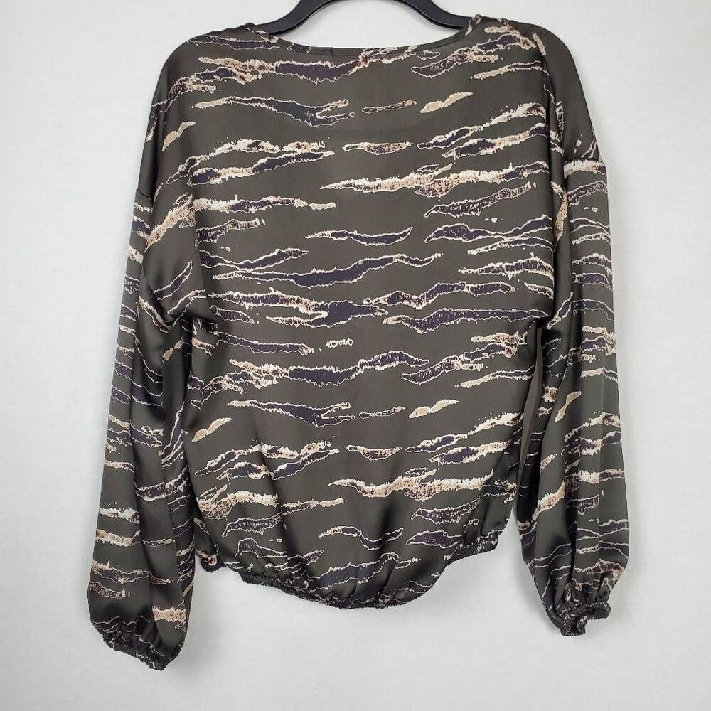 Hailey & Co Medium Top - Picture 6 of 7
